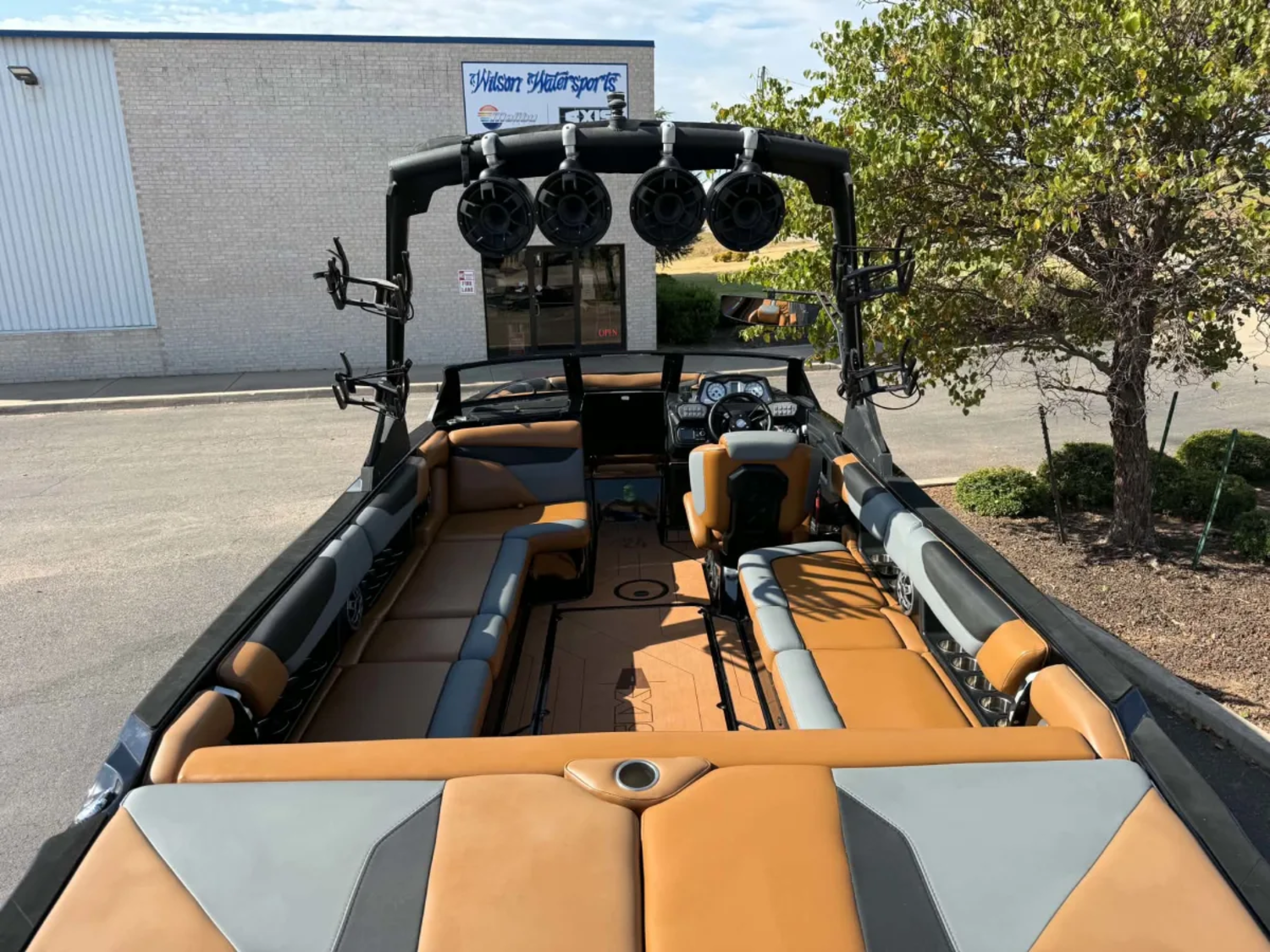 LOADED 2021 Axis A24