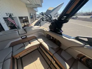 2027-centurion-ri230-144123-image7.webp