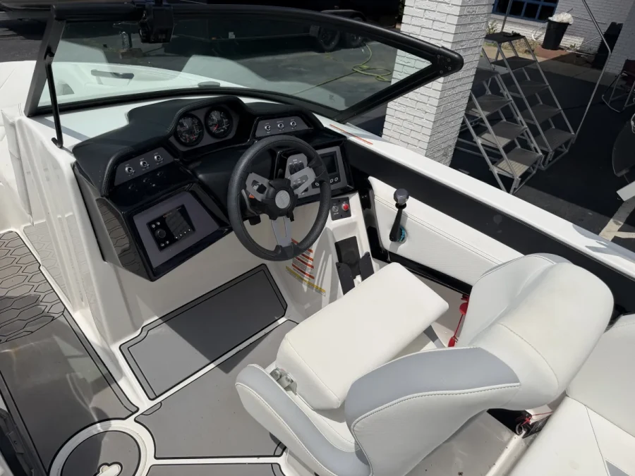 2022-mastercraft-nxt20-144129-image1.webp