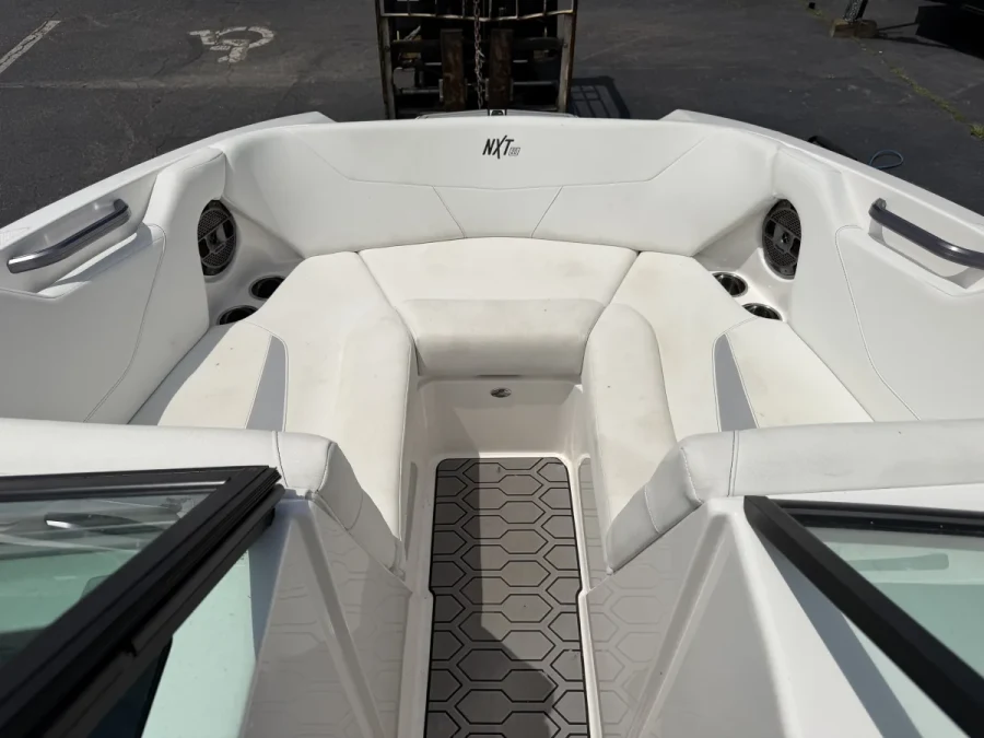 2022-mastercraft-nxt20-144129-image8.webp