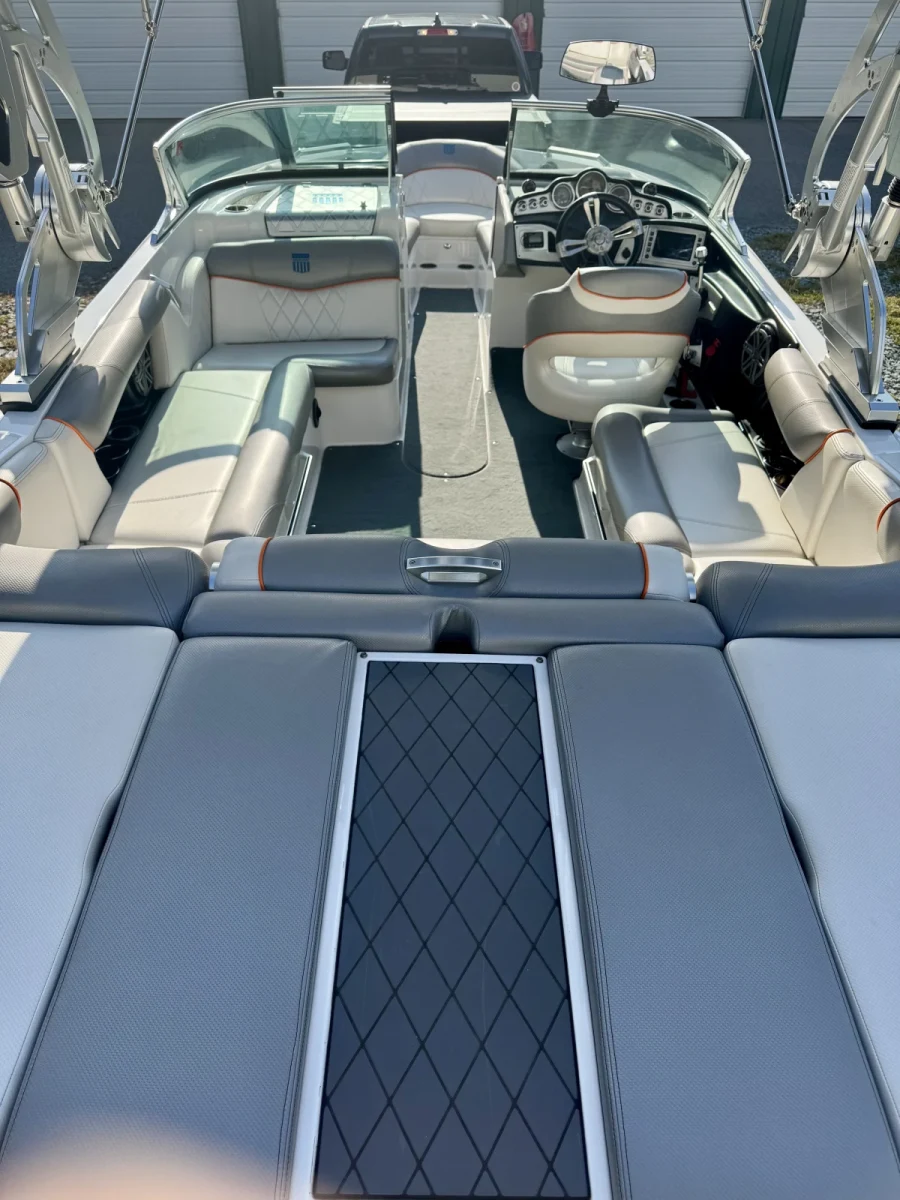 2015-mastercraft-x10-144170-image4.webp