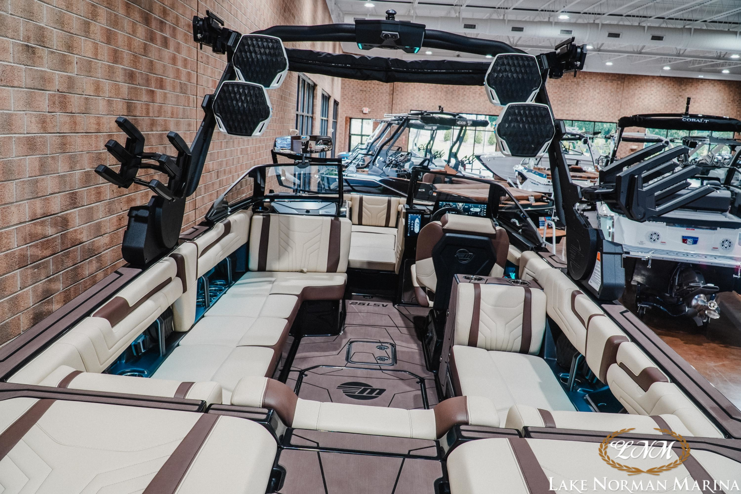 2027 Malibu 25 LSV