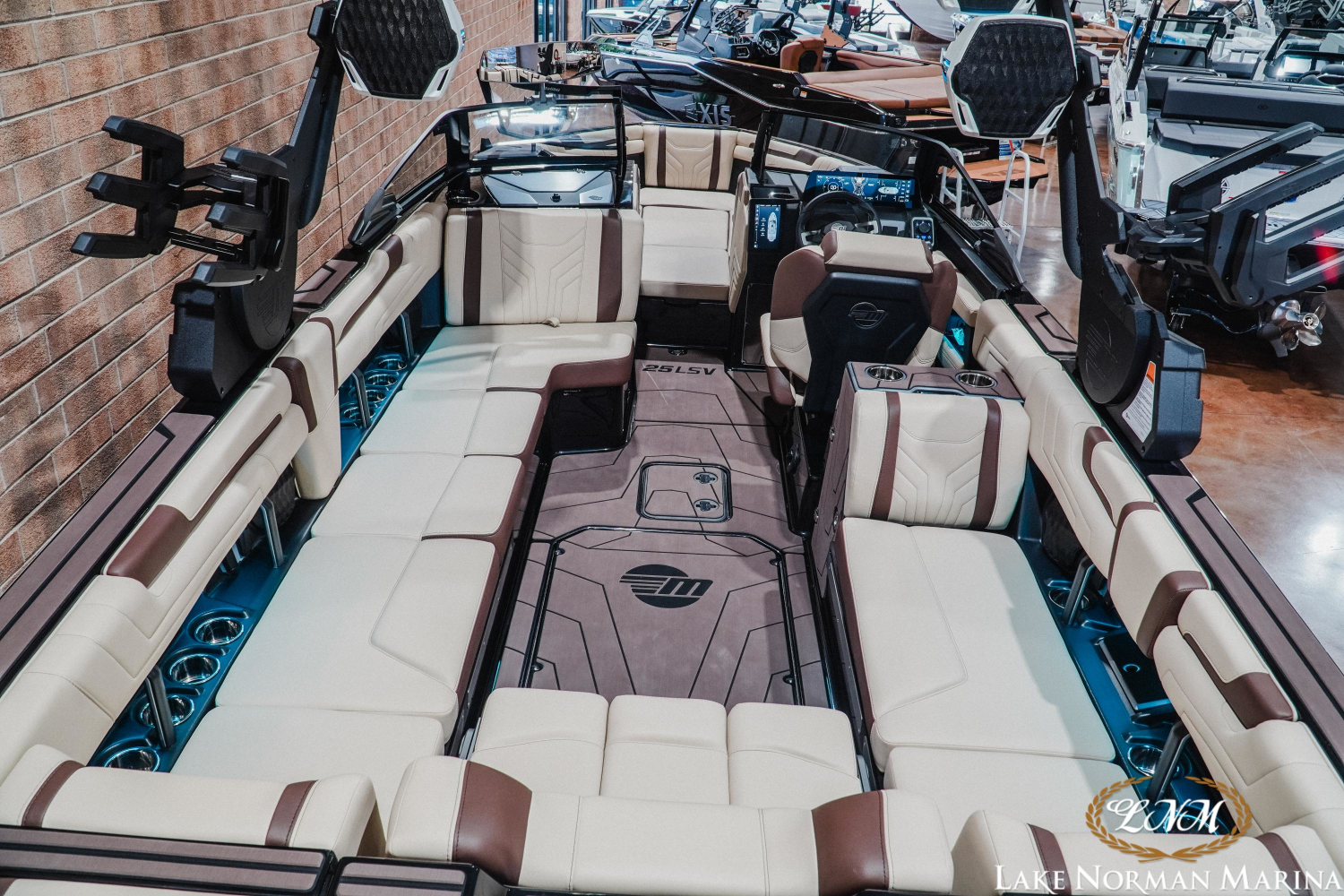 2027 Malibu 25 LSV