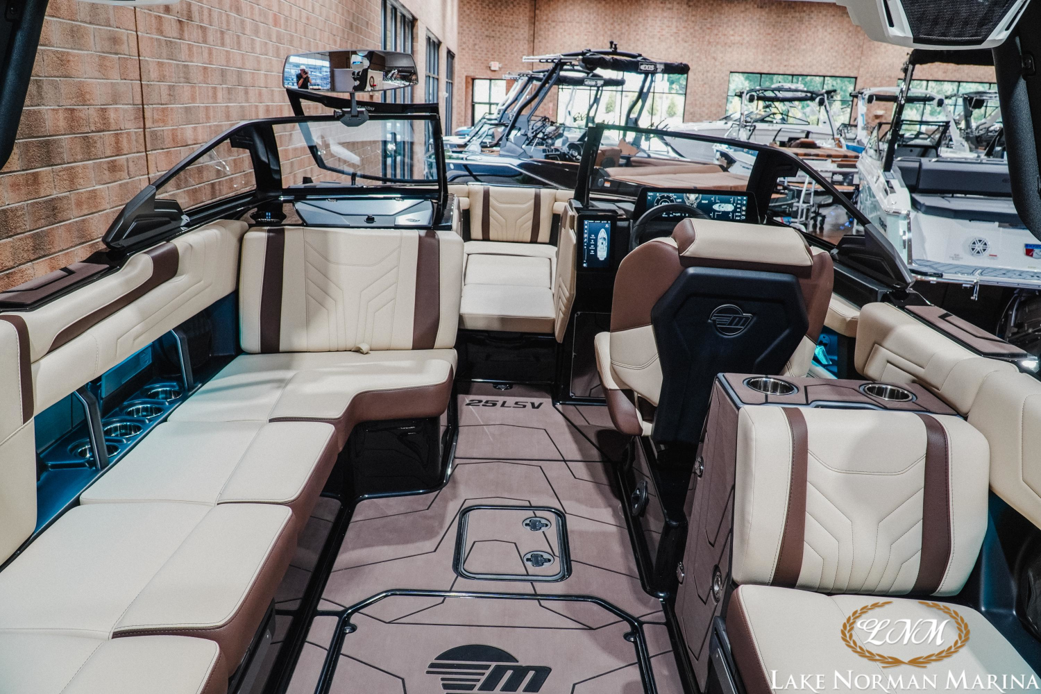 2027 Malibu 25 LSV