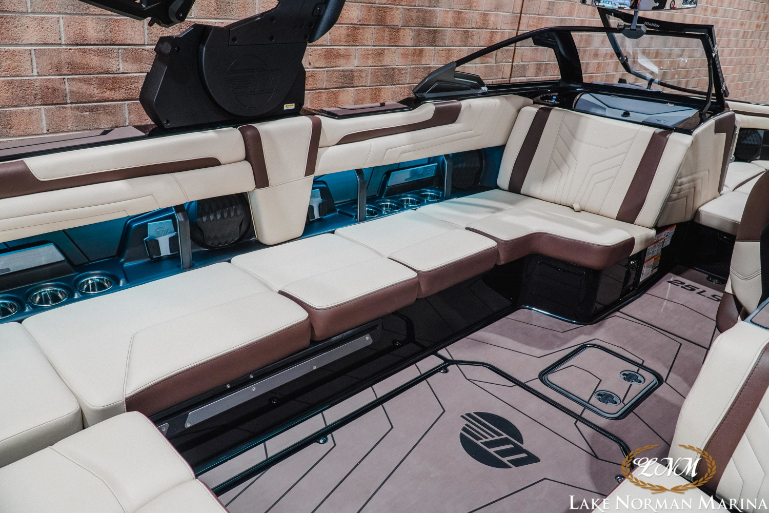 2027 Malibu 25 LSV