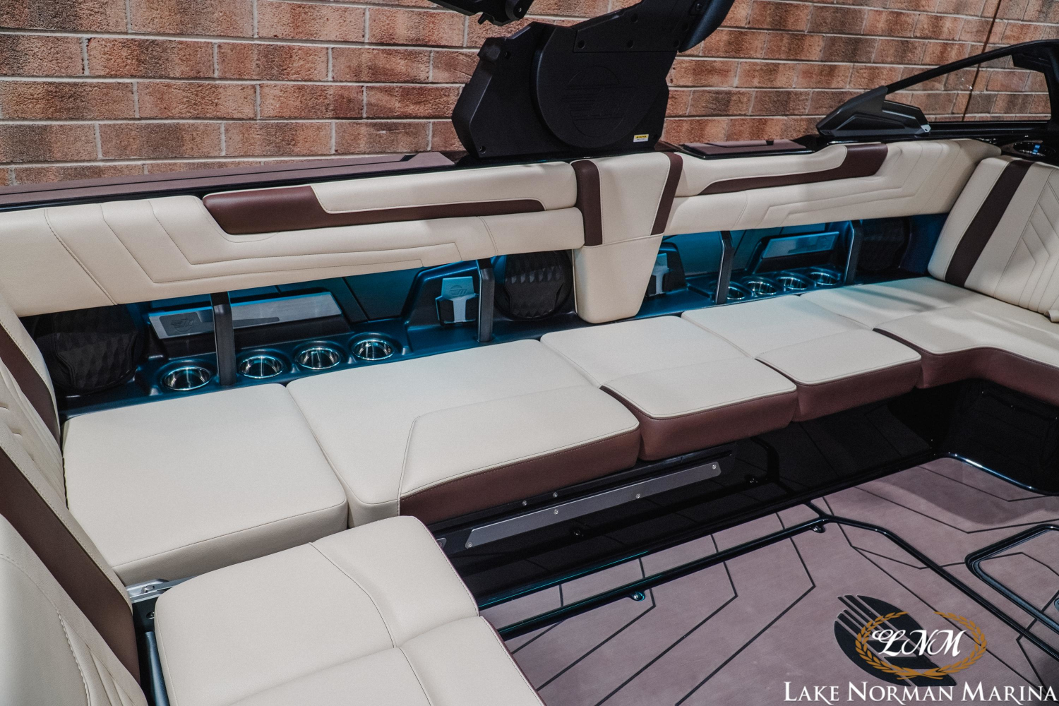 2027 Malibu 25 LSV