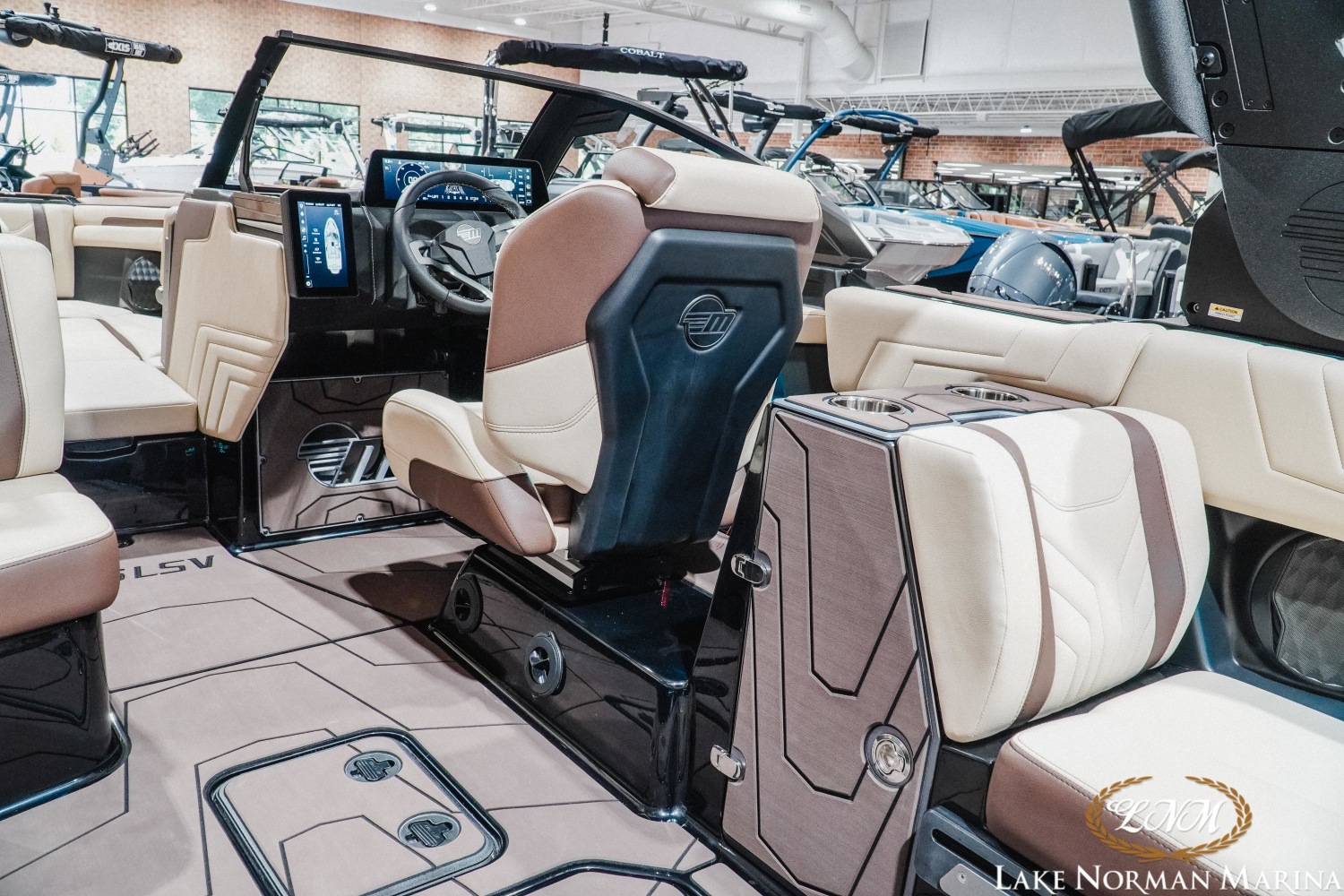 2027 Malibu 25 LSV