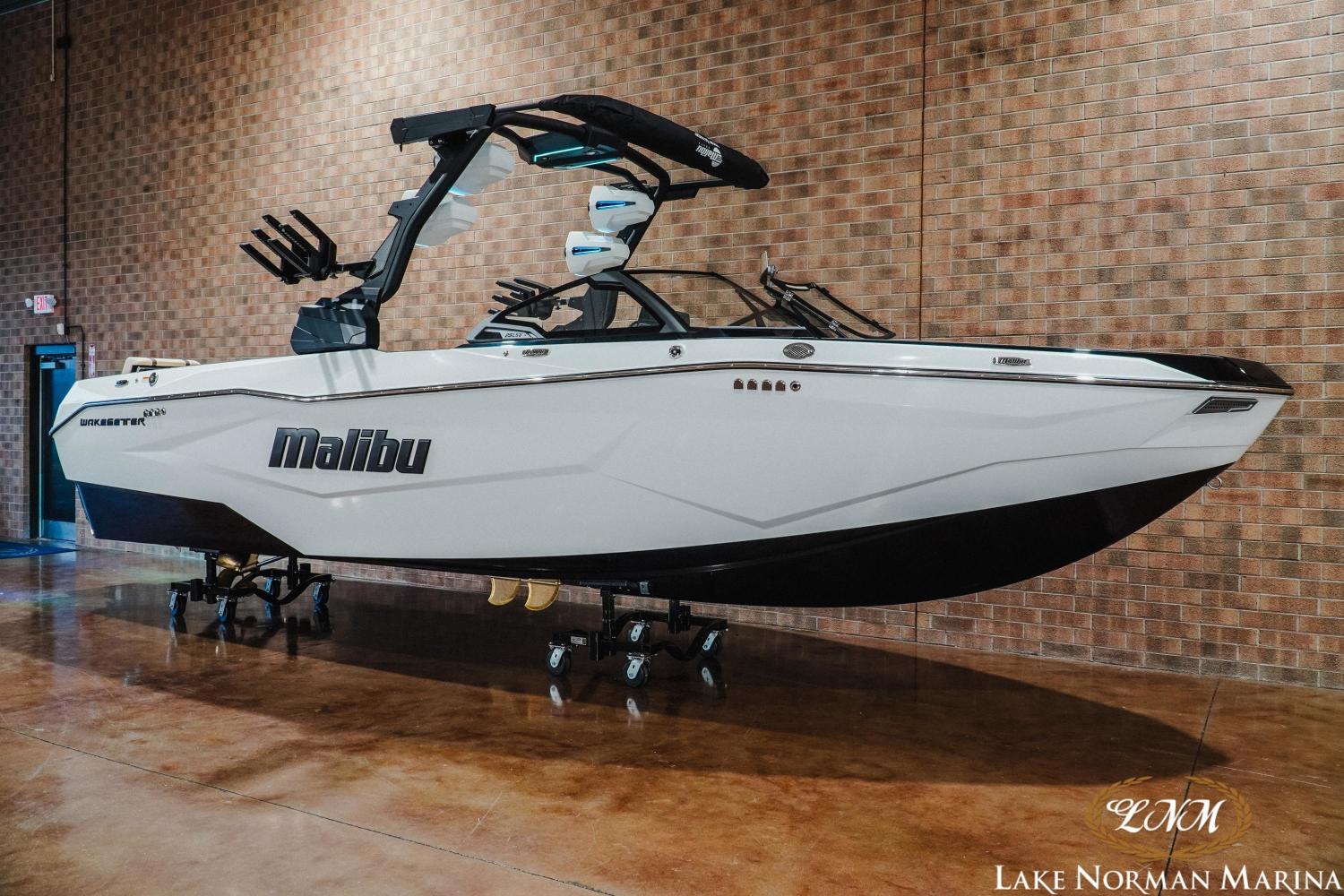 2027 Malibu 25 LSV