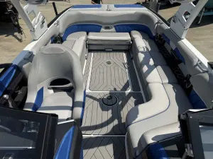 2018-malibu-wakesetter-25-lsv-144237-image10
