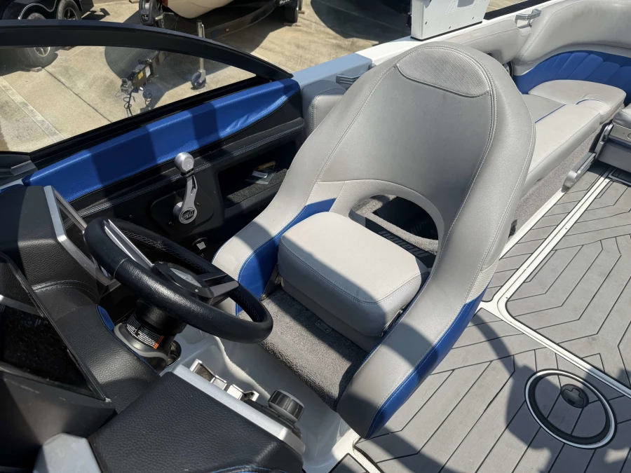 2018-malibu-wakesetter-25-lsv-144237-image12