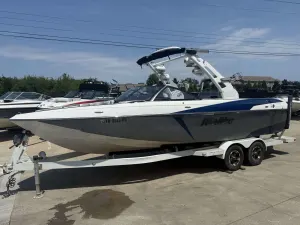 2018-malibu-wakesetter-25-lsv-144237-image1