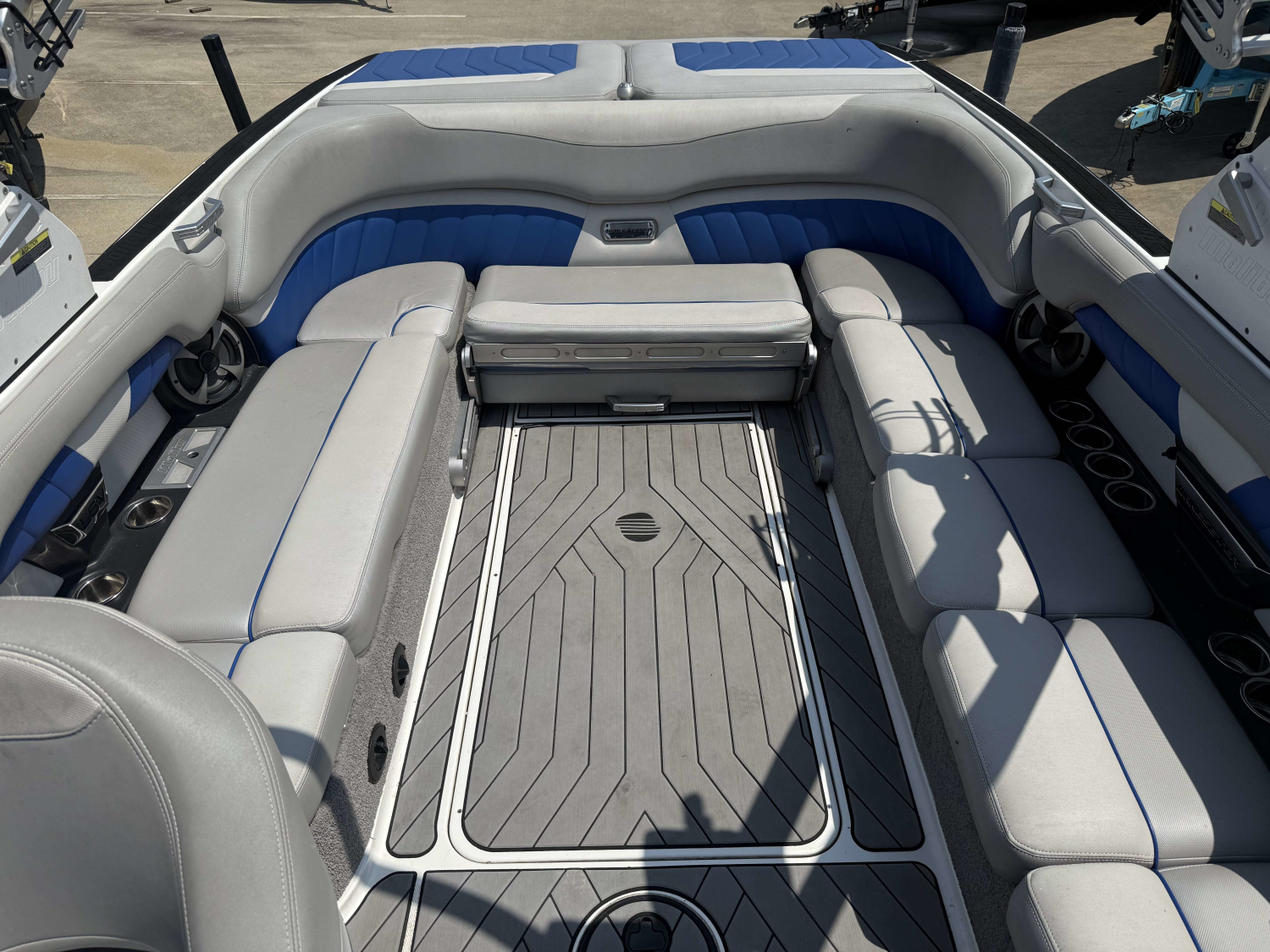 2018 Malibu 25 LSV