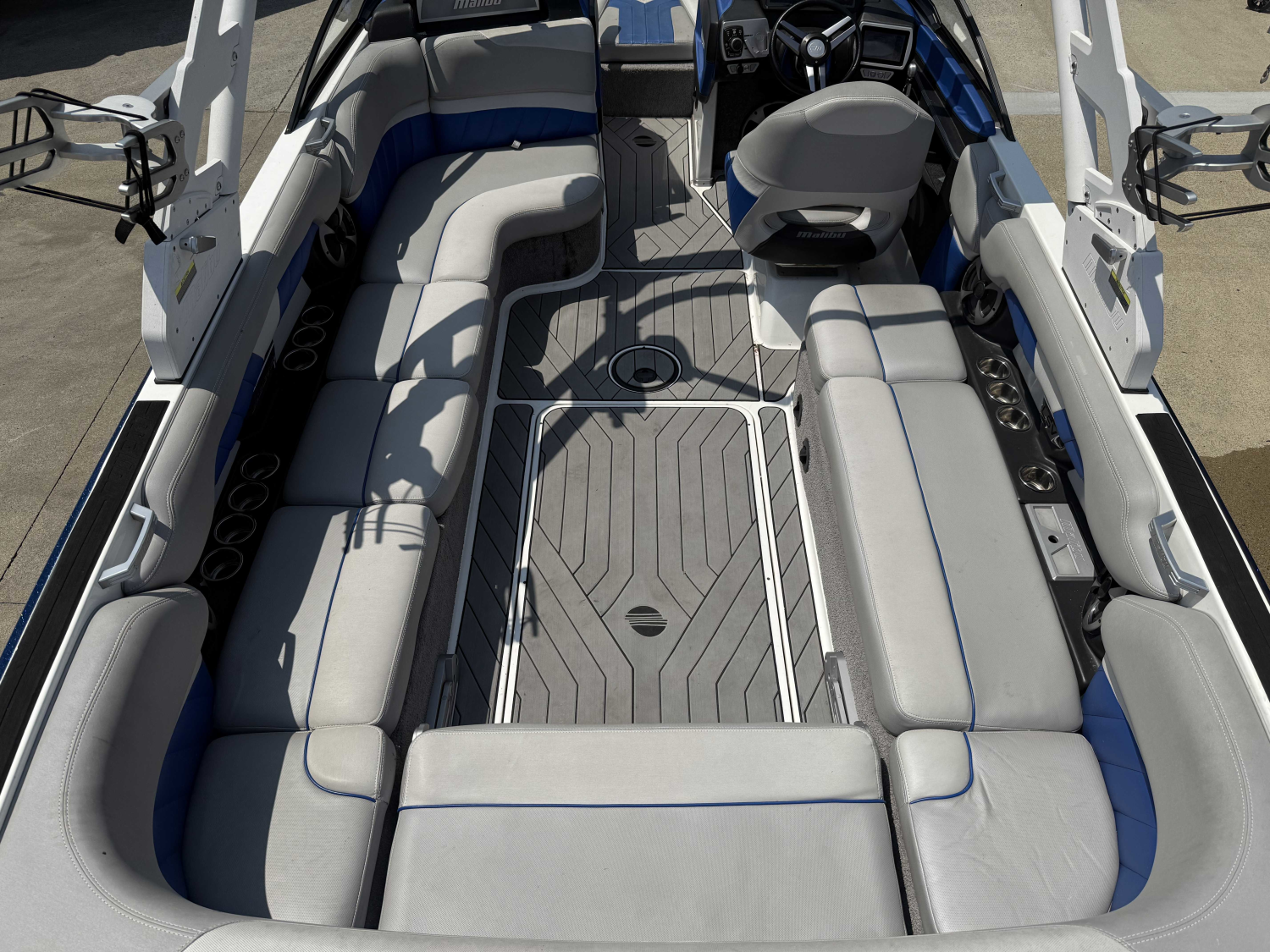 2018 Malibu 25 LSV