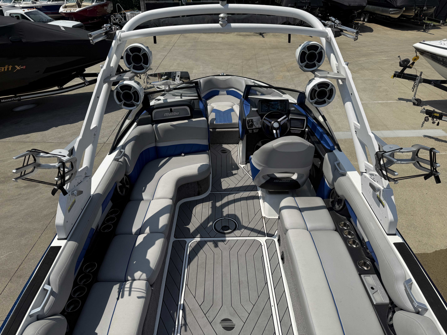 2018 Malibu 25 LSV