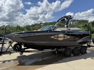 2021-mastercraft-x24-144238-image1
