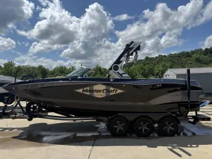 2021-mastercraft-x24-144238-image2