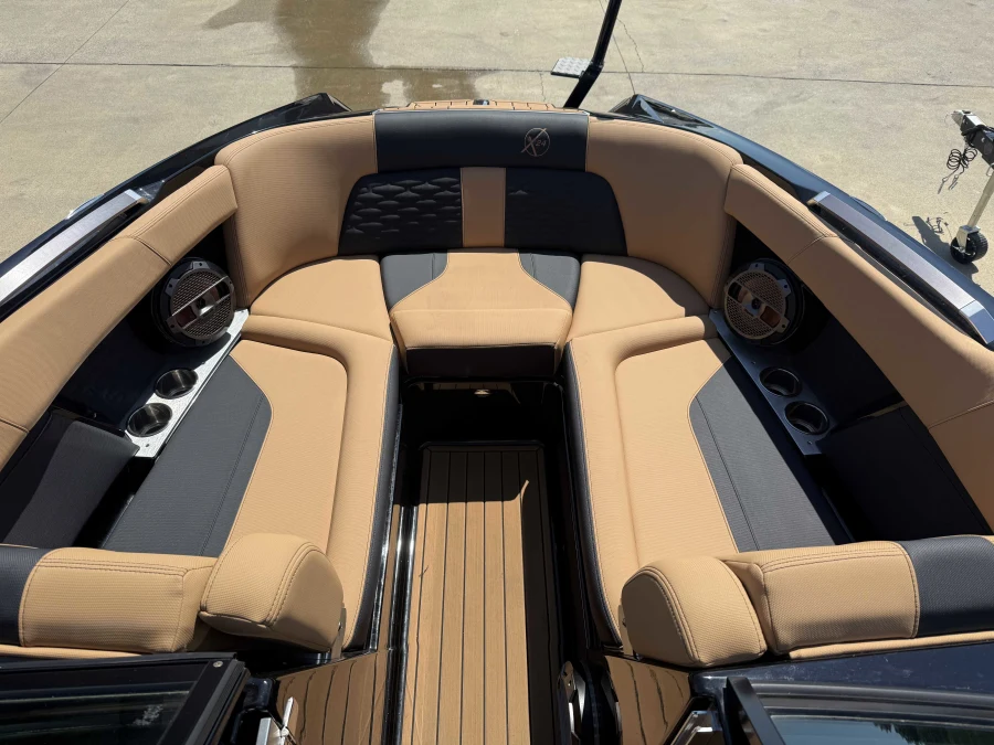 2021-mastercraft-x24-144238-image7