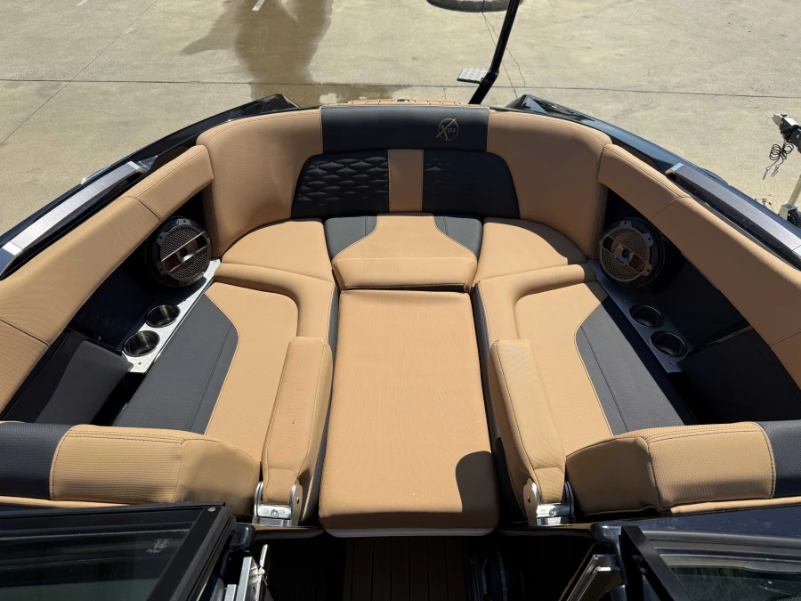 2021-mastercraft-x24-144238-image9