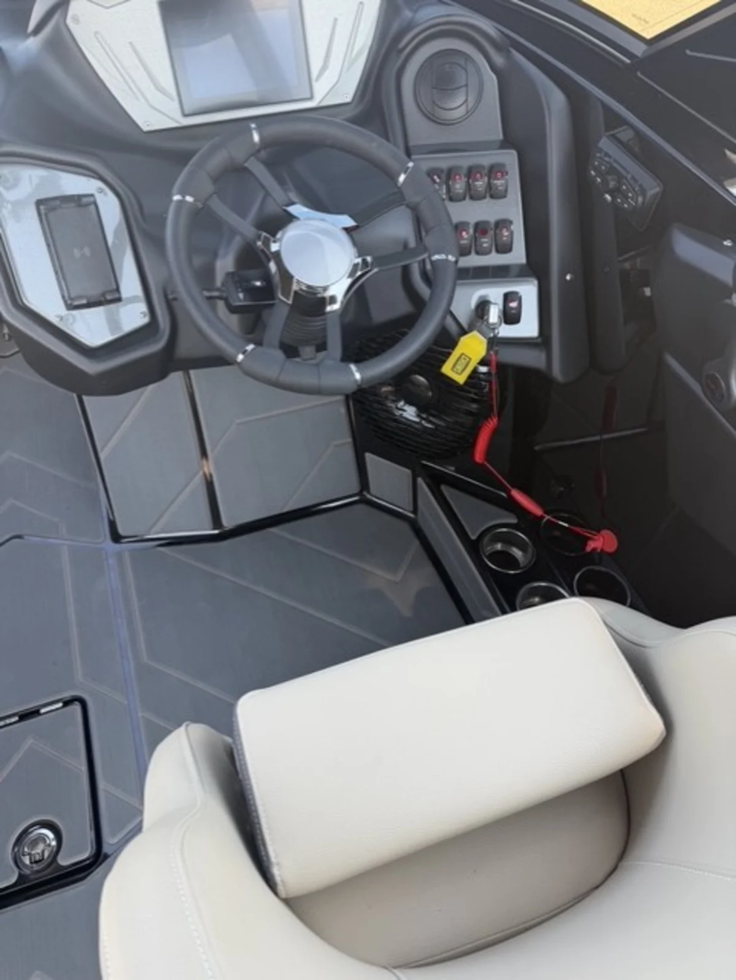 2024 Supreme S240 with ZZ6 and EZ Drive Thruster