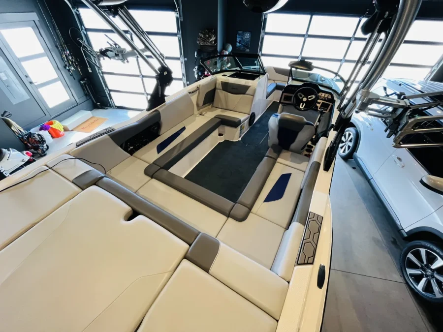 2021-mastercraft-nxt22-144286-image2.webp