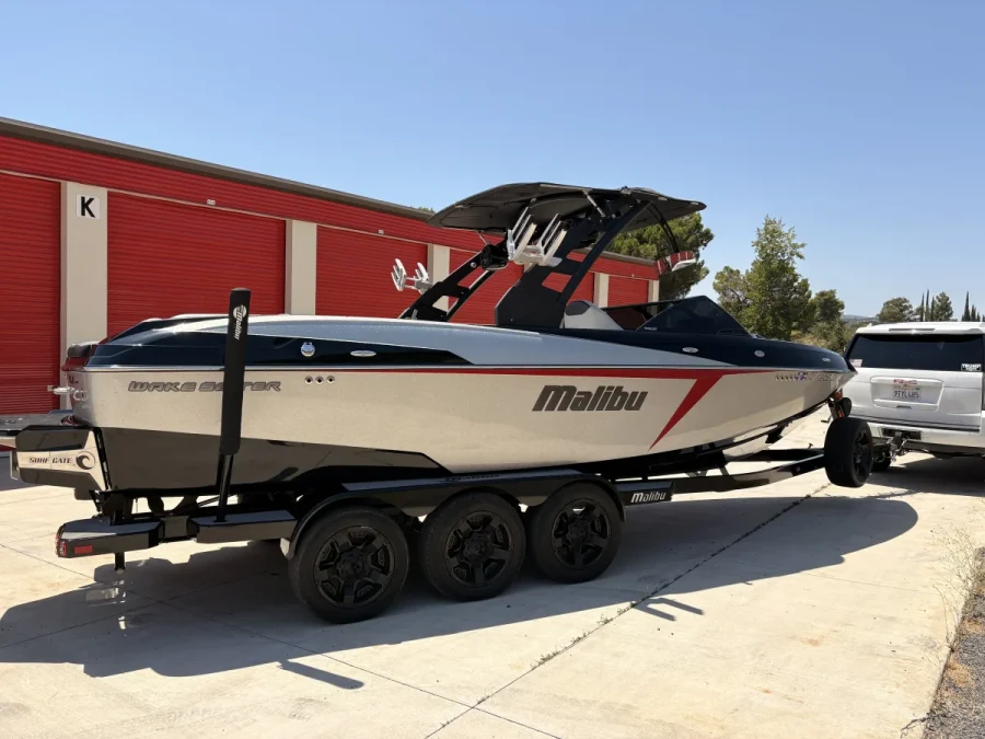 2017-malibu-wakesetter-25-lsv-144300-image2.webp