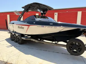 2017-malibu-wakesetter-25-lsv-144300-image4.webp
