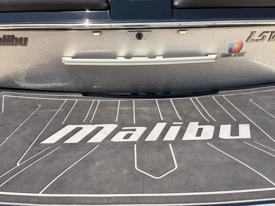 2017-malibu-wakesetter-25-lsv-144300-image5.webp