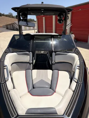 2017-malibu-wakesetter-25-lsv-144300-image6.webp