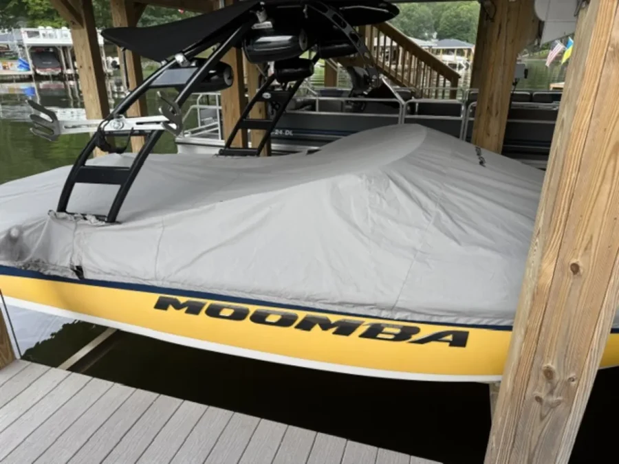 2012-moomba-outback-v-144321-image1.webp