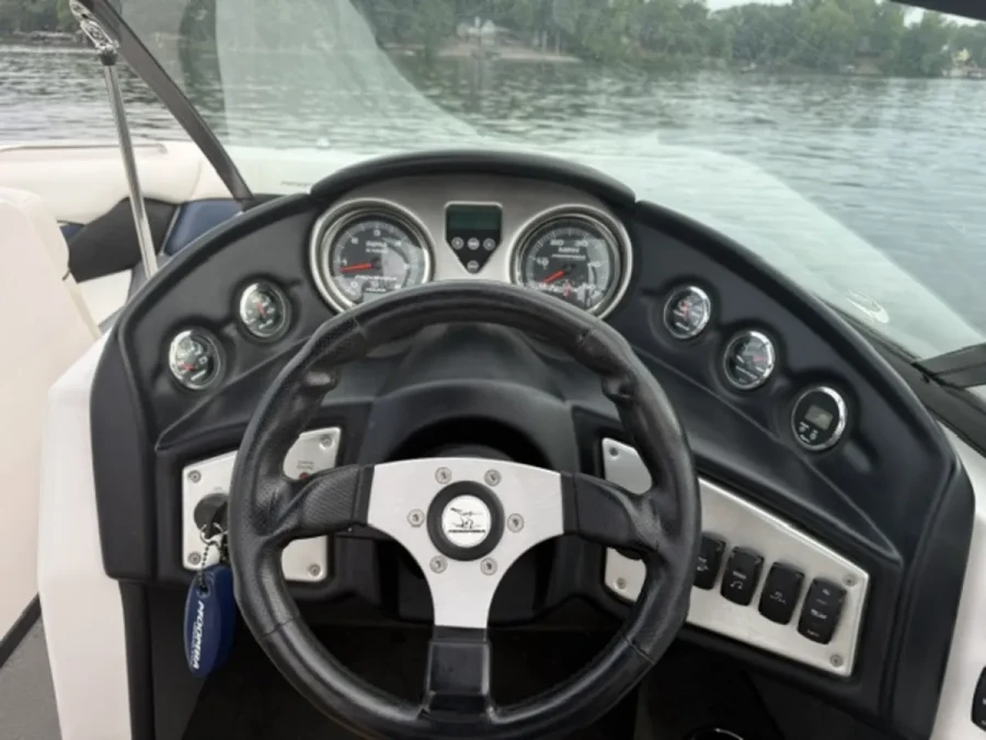 2012-moomba-outback-v-144321-image6.webp