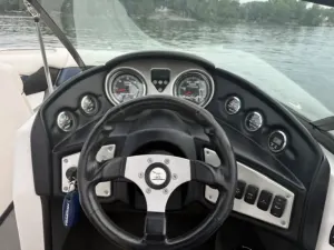 2012-moomba-outback-v-144321-image6.webp
