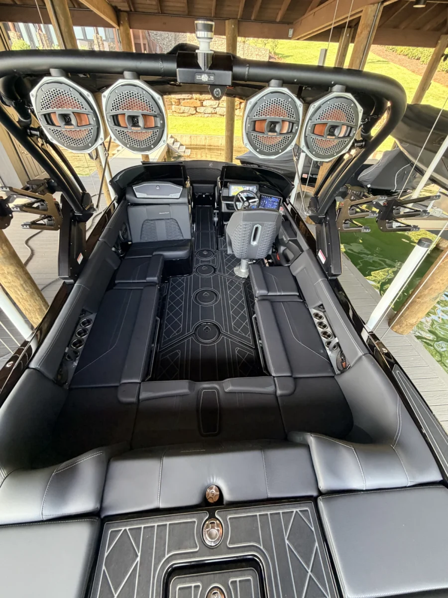2025-mastercraft-x24-144322-image5.webp