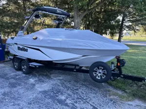 2017 Malibu Boats Wakesetter VLX 21 Icon