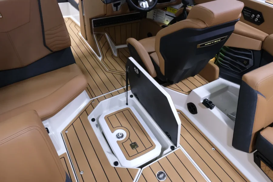 2027-nautique-g23-144339-image15.webp