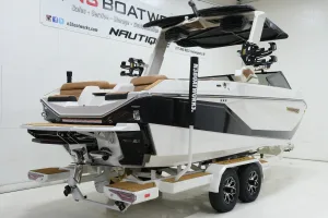 2027-nautique-g23-144339-image2.webp