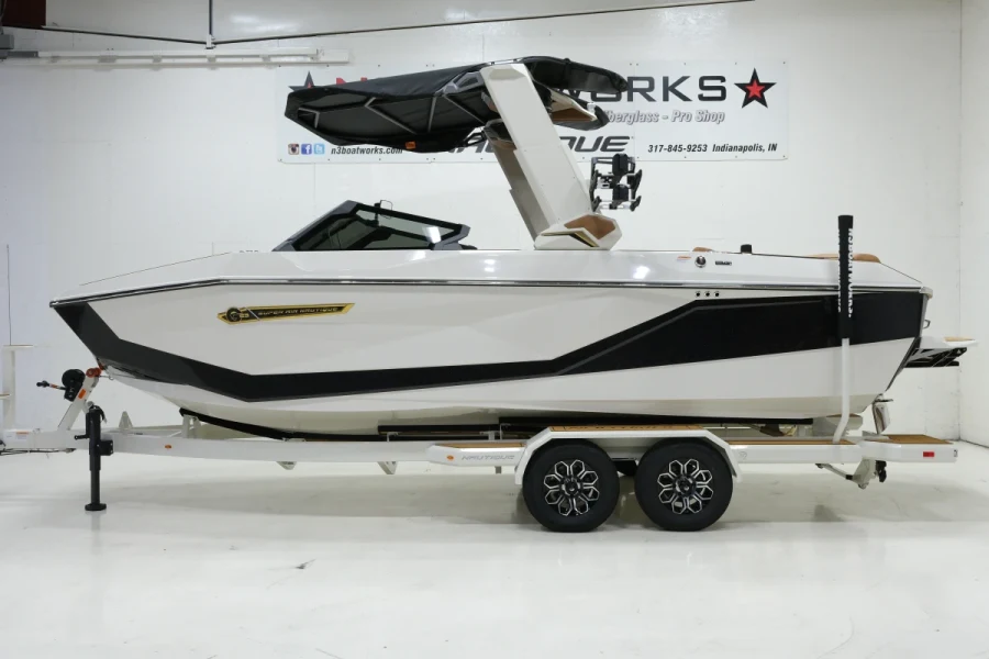 2027-nautique-g23-144339-image4.webp