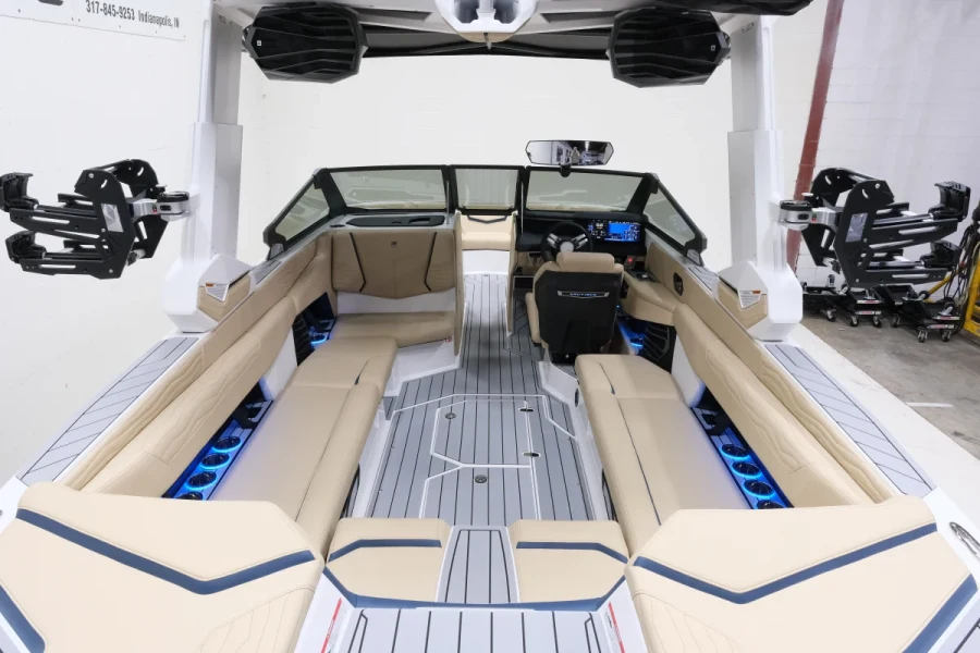 2027-nautique-g25-144340-image7.webp