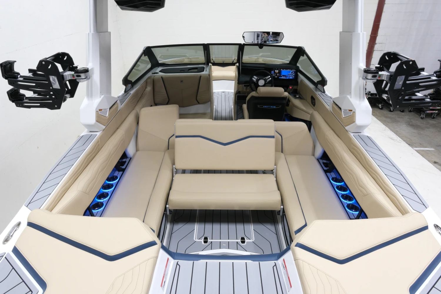 2027 Nautique G25