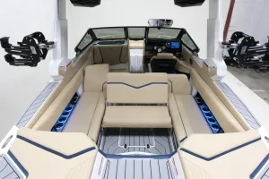 2027-nautique-g25-144340-image8.webp