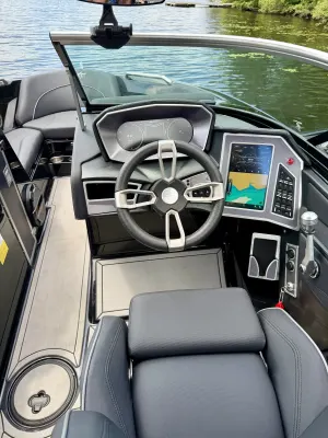 2020-mastercraft-xt21-144347-image2.webp