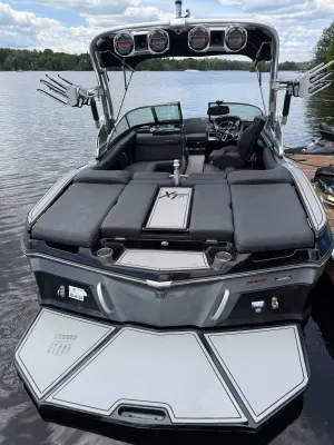 2020-mastercraft-xt21-144347-image3.webp