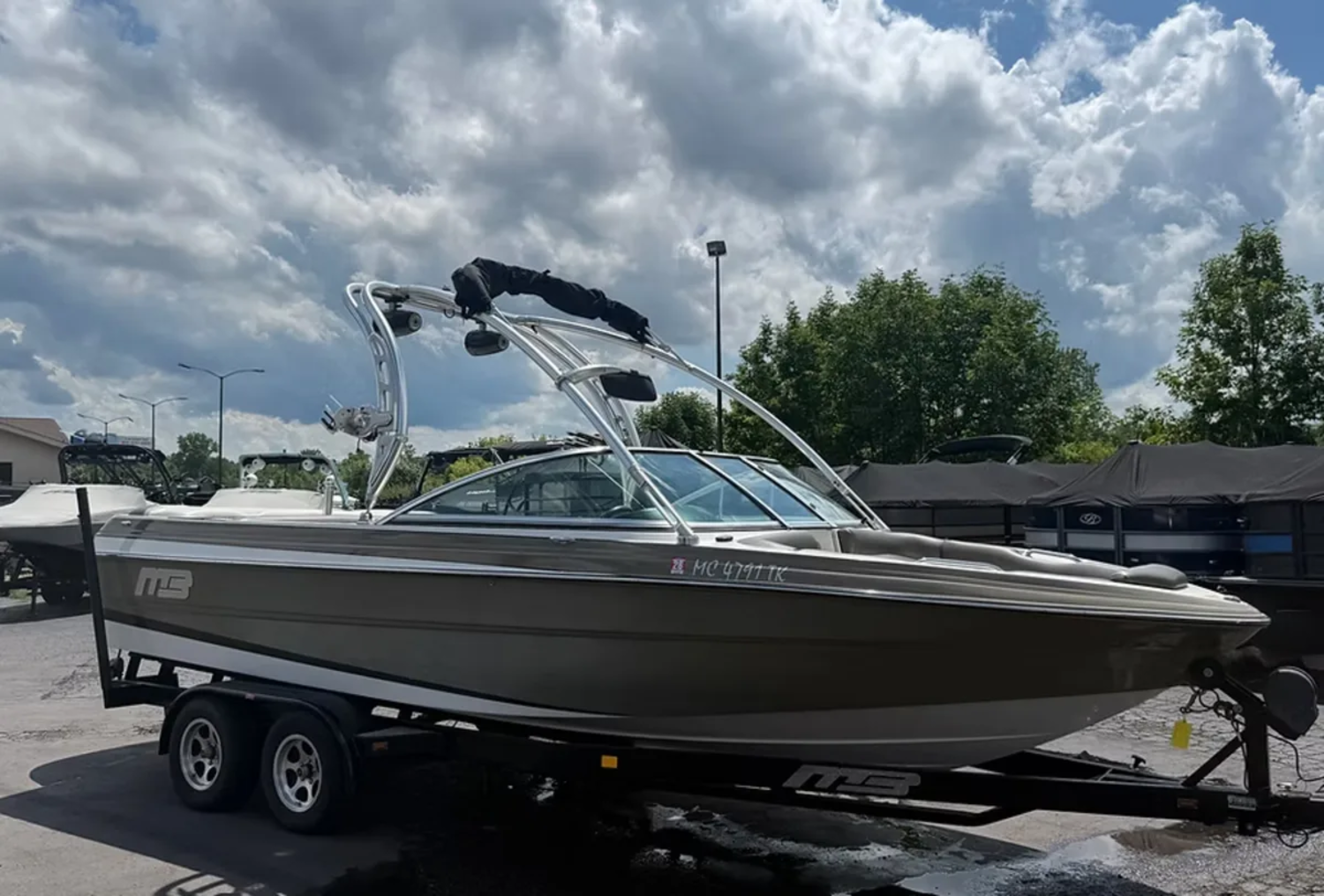 2011 MB B52 V23
