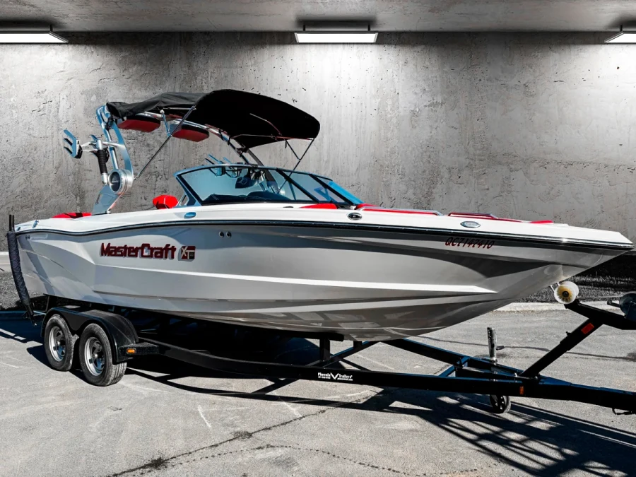 2019-mastercraft-xt23-144358-image1.webp