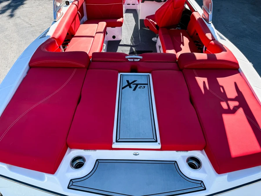 2019-mastercraft-xt23-144358-image10_201349.webp