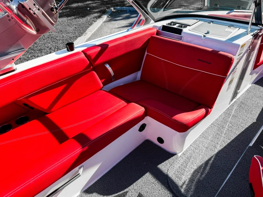 2019-mastercraft-xt23-144358-image11_201349.webp