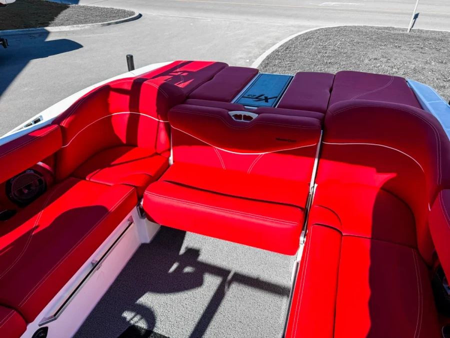 2019-mastercraft-xt23-144358-image12_201350.webp