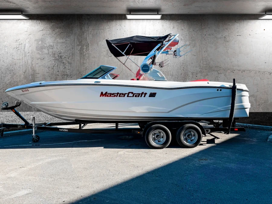 2019-mastercraft-xt23-144358-image3_201345.webp