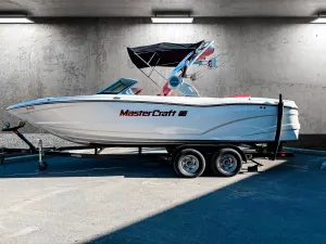 2019-mastercraft-xt23-144358-image3_201345.webp
