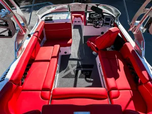 2019-mastercraft-xt23-144358-image8_201348.webp
