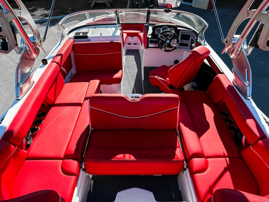2019-mastercraft-xt23-144358-image9_201348.webp